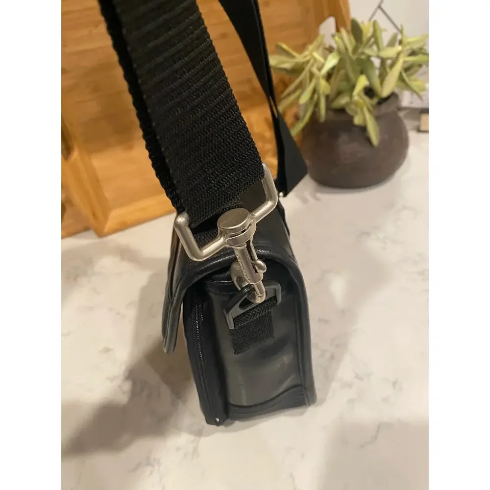 Lenmar faux leather shoulder camera bag hand held or shoulder strap vintage?